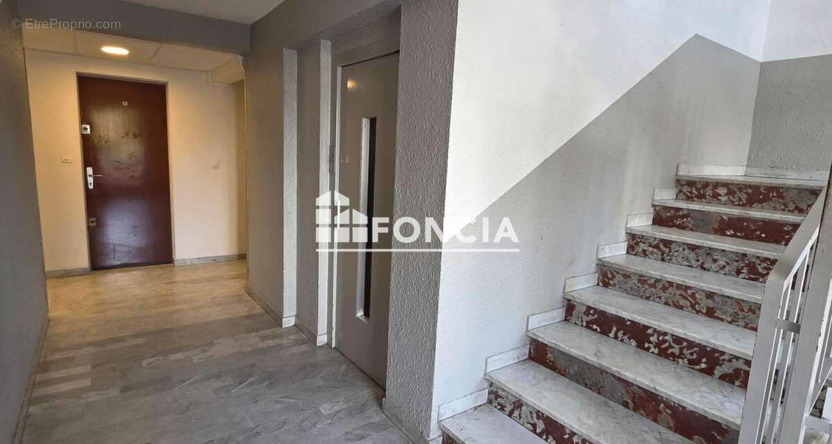 Carnon cote port studio de 18 m2 hab plus loggia a renover appart vendu vide - photo 7