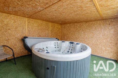 Maison 328 m² à Lussas  - photo 9