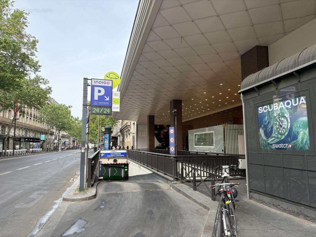 Parking à PARIS-9E