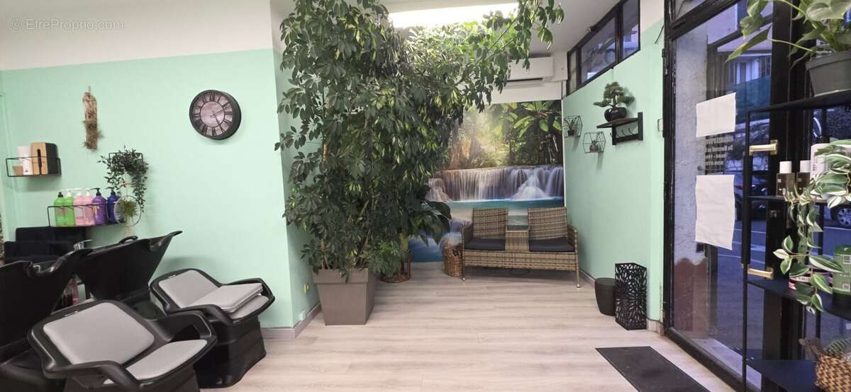 Commerce à TOURRETTE-LEVENS