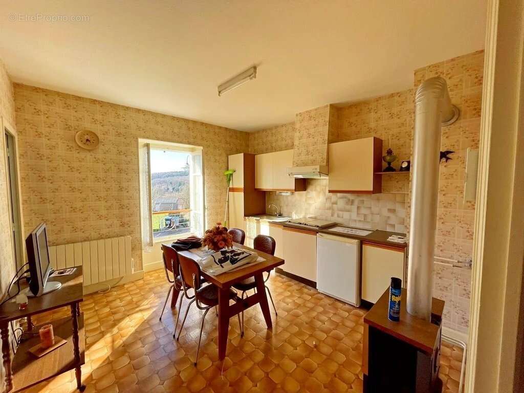 Maison à MONTSAUCHE-LES-SETTONS