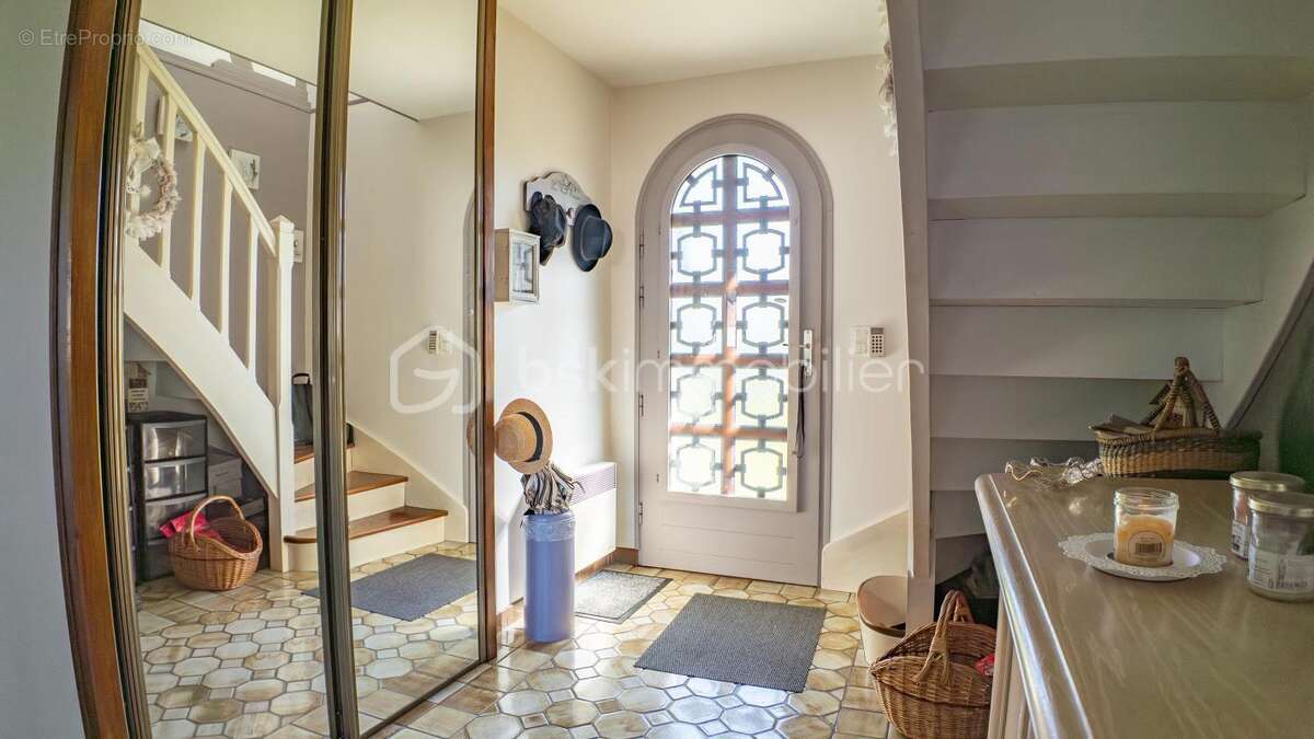Maison à VARENNES-VAUZELLES