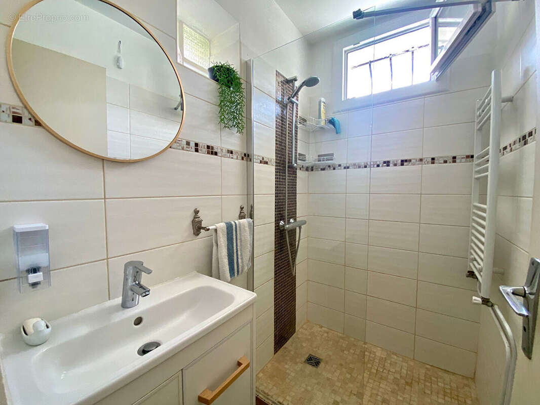 Maison plain-pied 4 chambres, 757 m² de terrain, 12 mins gare ! - photo 14
