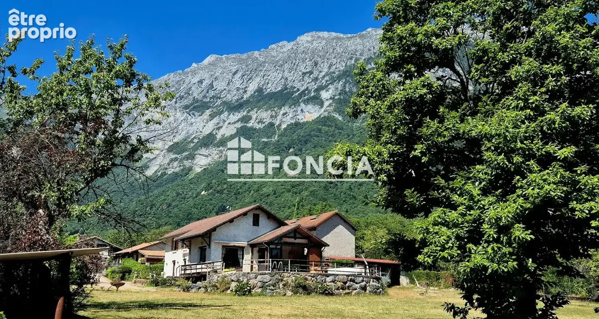SAINT-PAUL-DE-VARCES – Maison individuelle avec vaste terrain de 3 143 m² et fort potentiel d'évolution - photo 3
