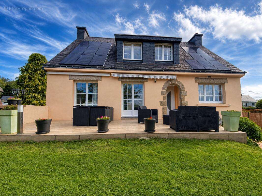 Maison à LOCQUELTAS