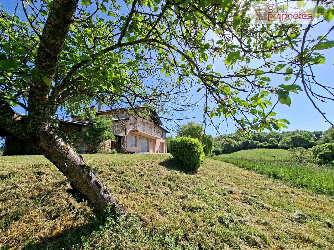 Maison à AURIGNAC