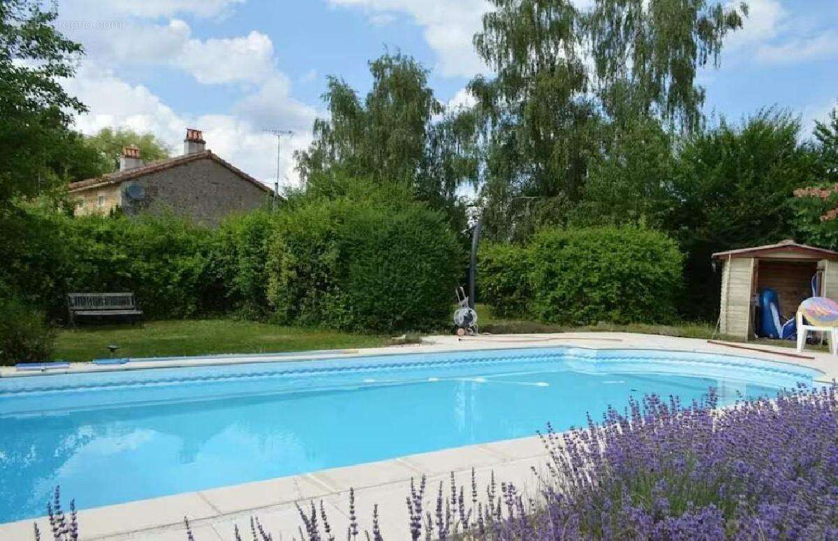 Maison à NANTEUIL-EN-VALLEE