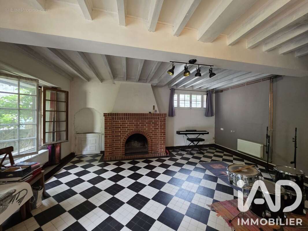 Maison 150 m² à Saint-Cyr-Sur-Morin  - photo 2