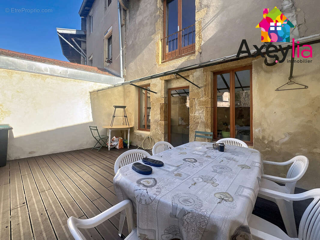 A vendre - marcigny centre - maison 2 chambres avec cour - photo 8
