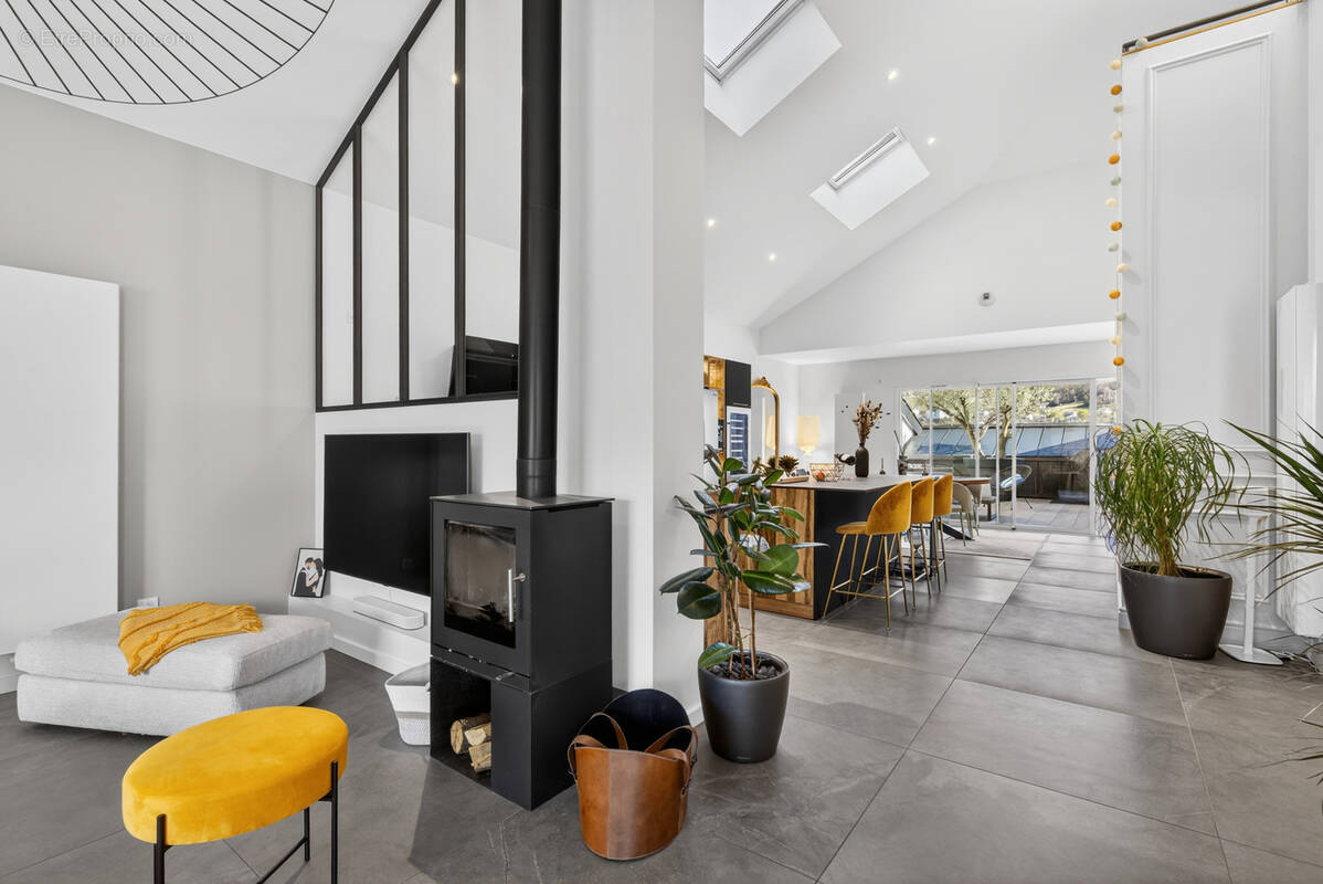 Appartement à CHALLES-LES-EAUX
