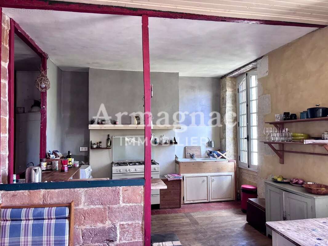 Maison à VIC-FEZENSAC