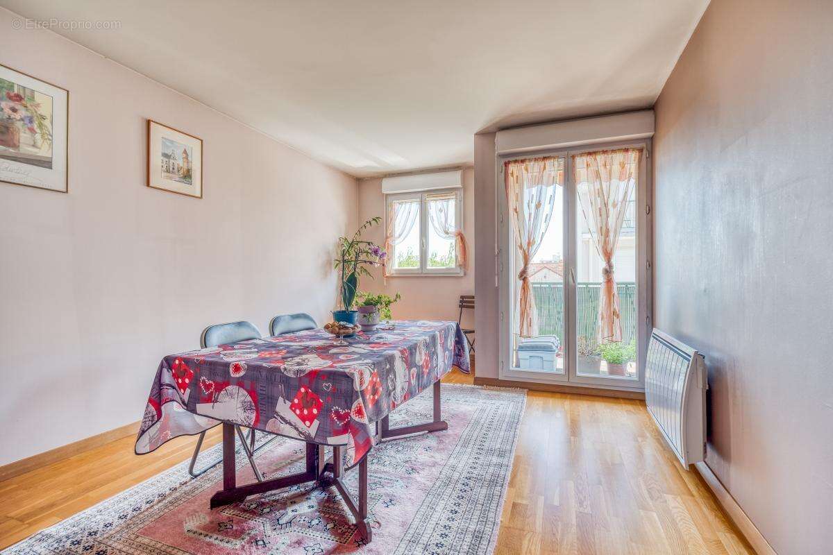 Appartement à HOUILLES