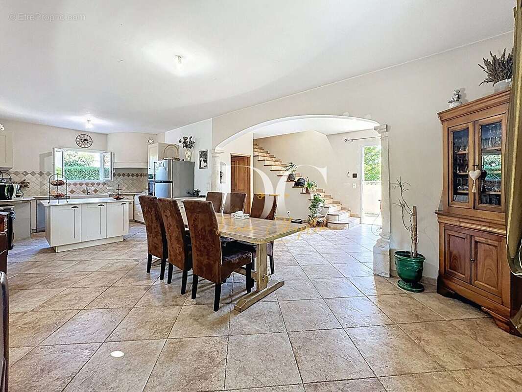 Maison à L'ISLE-SUR-LA-SORGUE