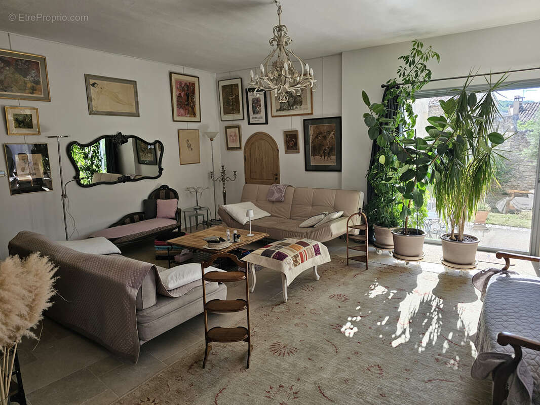 Maison à LA ROQUE-D'ANTHERON
