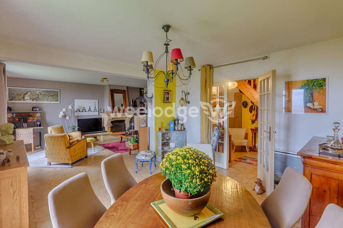 Maison à CHANTELOUP-LES-VIGNES