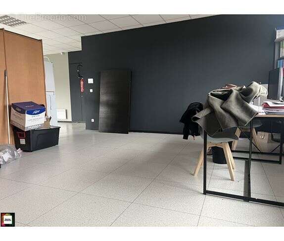 Commerce à LONGLAVILLE