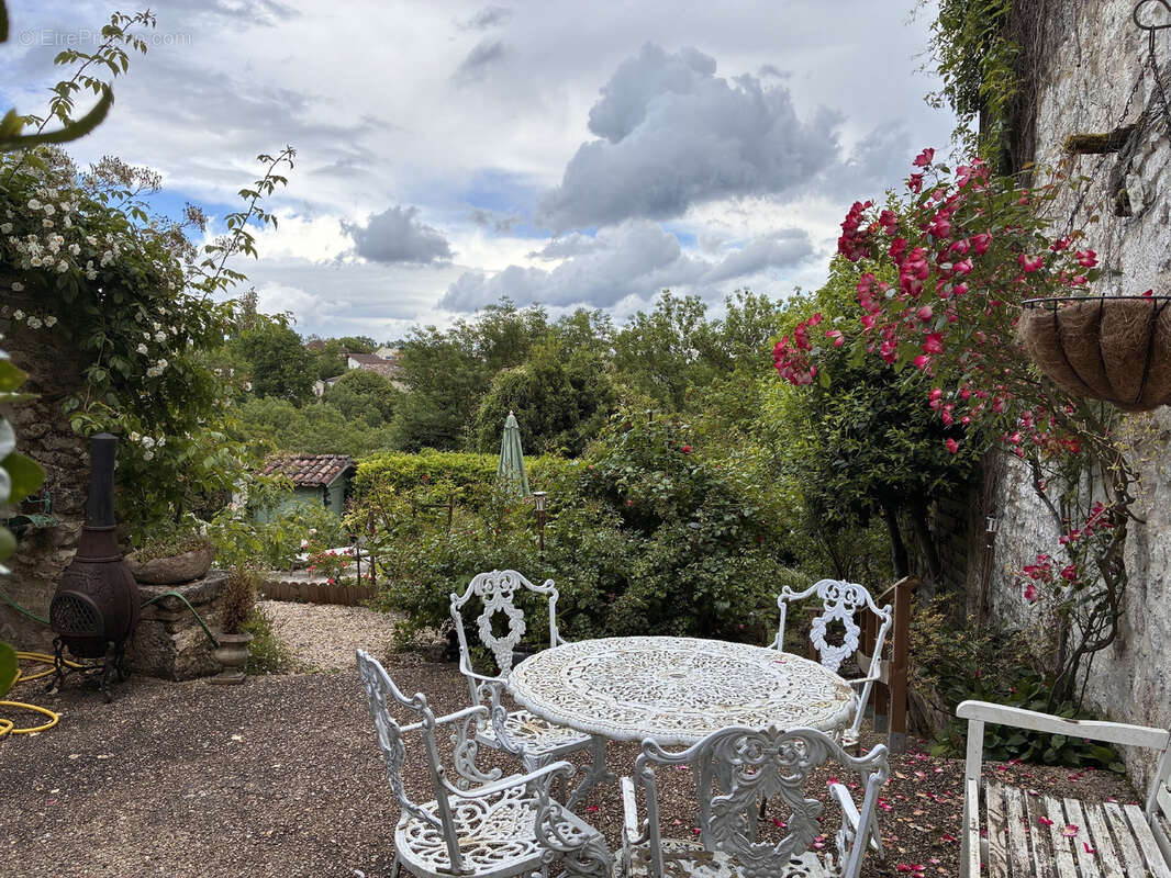 Maison à CASTELNAU-MONTRATIER