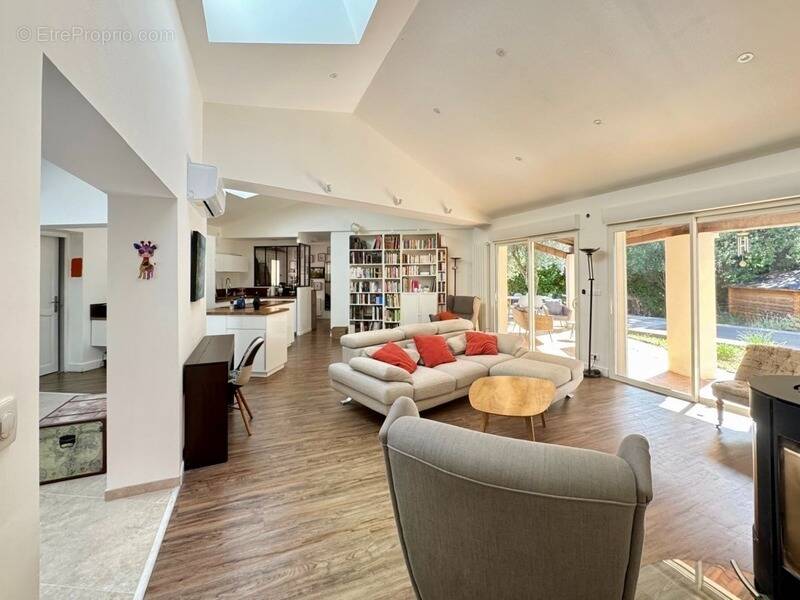 Maison familiale de plain-pied de 150 m², au fond d’une impasse, sans vis-à-vis et au calme - photo 1