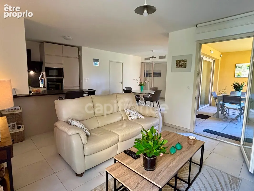 Appartement à vendre 4 pièces HYERES (83) - Plain pied - 2 parkings - 2 terrasses - photo 2