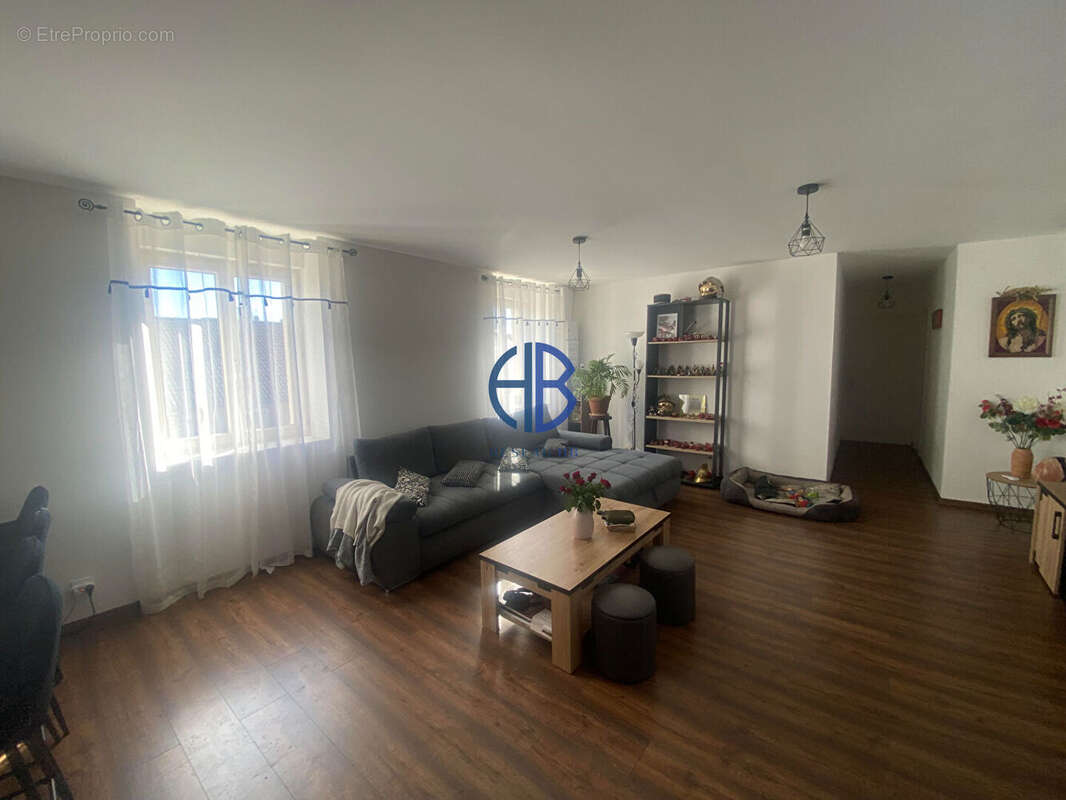Appartement à MORESTEL
