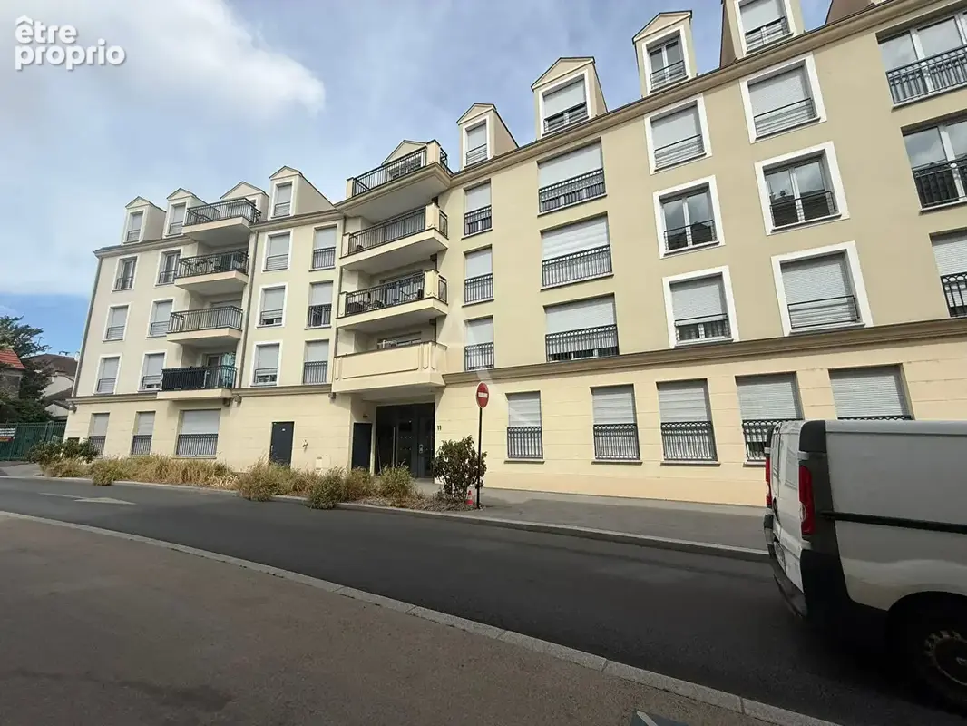 Immmeuble 45 appartement du studio au F 4 place de parking inclus - photo 1