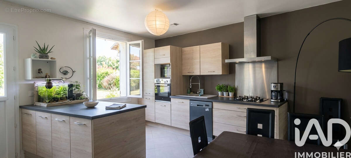 Maison 104 m² à Cramoisy  - photo 4