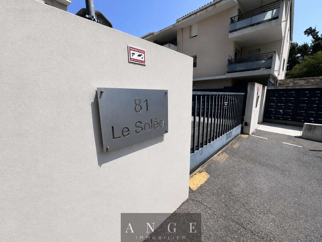 Cuers - residence standing- appartement t2 au calme + 2 parkings - photo 2