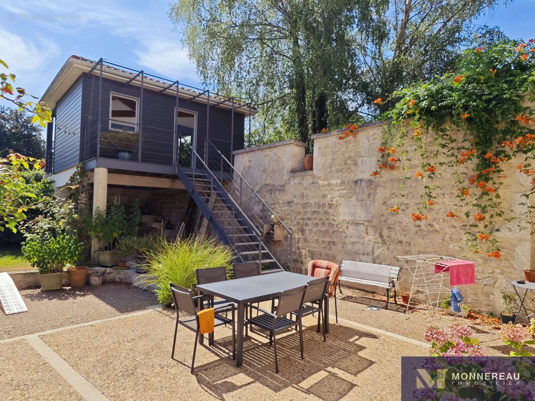Propriete avec etang et 1 hectare de terrain - photo 4