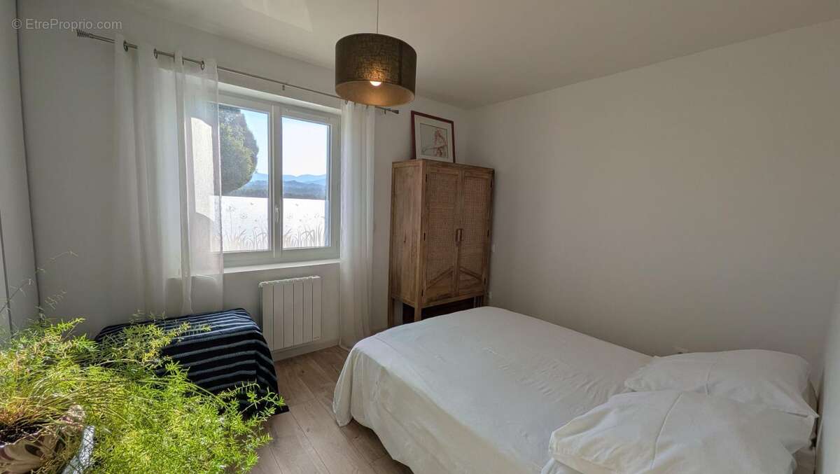 Appartement t3 rez-de-jardin 68 m² entièrement rénové - photo 9