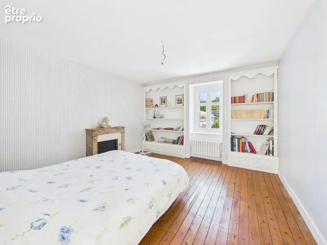 Demeure de caractère  de 376 m2 sur le plateau de Poitiers avec 10 chambres et jardin - photo 13