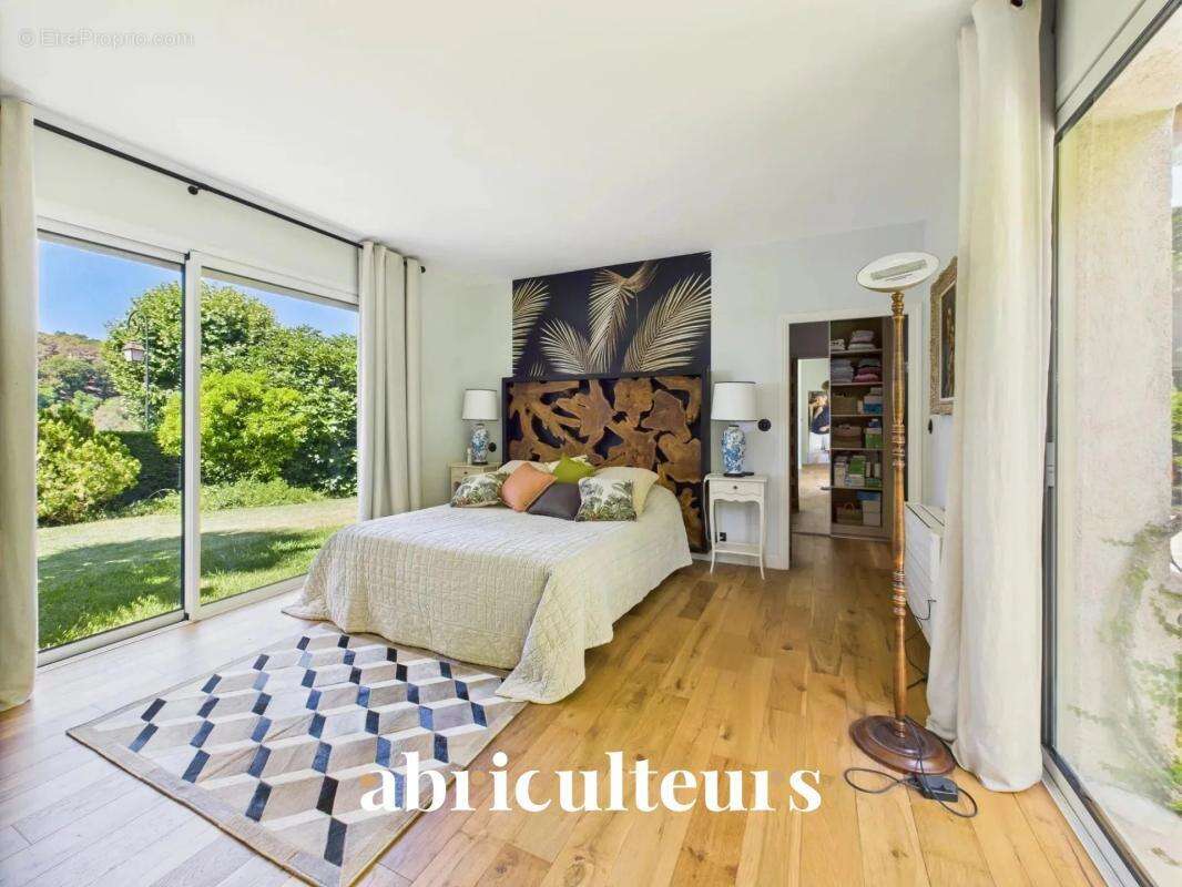 Maison familiale 5 chambres avec piscine et jardin en vente La Colle-sur-Loup (06480) - photo 9