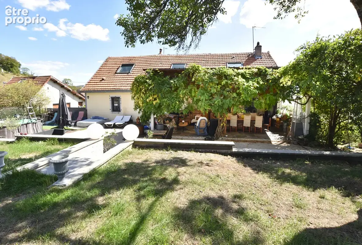 Coup de coeur : Magnifique maison de vignerons rénovée avec goût au coeur de Thise - photo 2