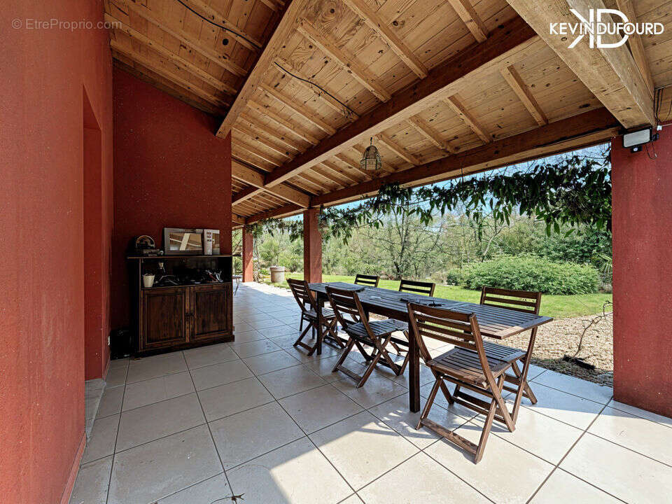 Maison à SAINT-ETIENNE-DE-FONTBELLON