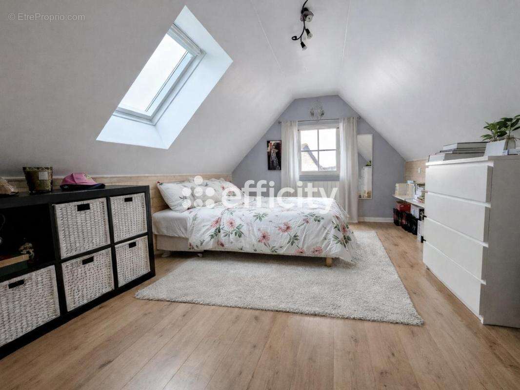 Maison à SAINT-LAURENT-EN-GATINES