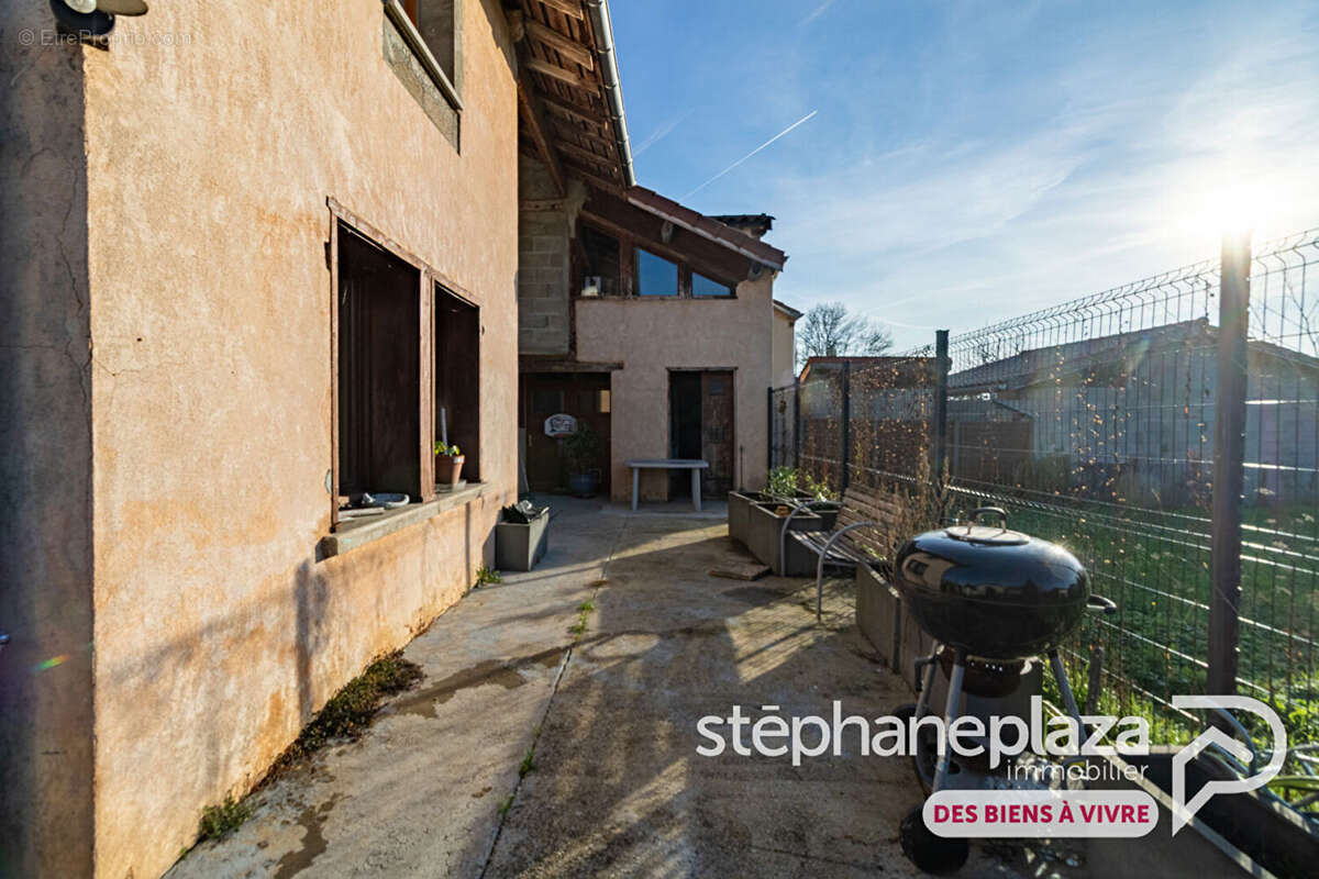 Maison à LESCHEROUX