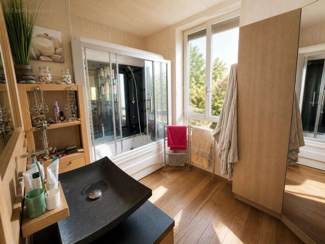 Maison meulière 143 m²+ dependance + garage et piscine - photo 10
