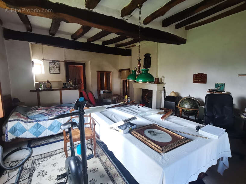 Maison à LA ROCHE-CLERMAULT