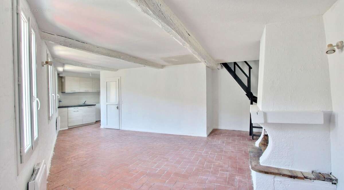 Appartement duplex au coeur du village du Luc-en-Provence + Cave - photo 2