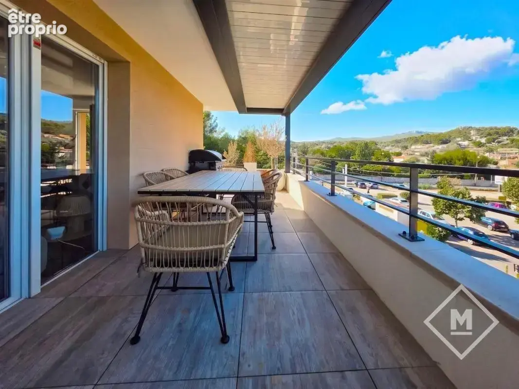 À découvrir sans tarder ! Superbe T3 coup de cœur en dernier étage avec terrasse de 40 m² – Château-Gombert - photo 2