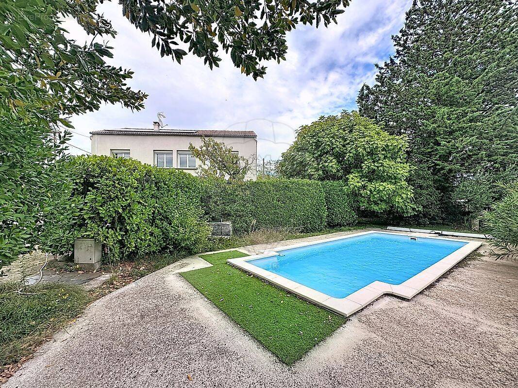 Maison à SAINT-HILAIRE-DE-BRETHMAS