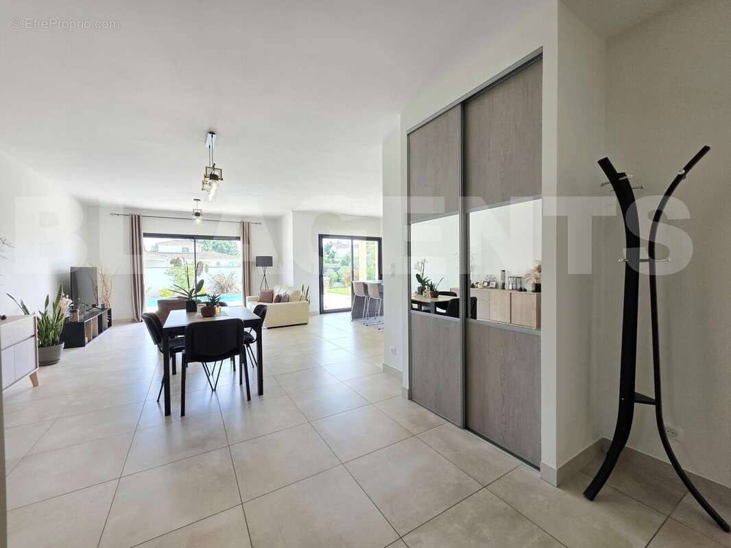 20250612_160557 - Maison à LA TOUR-DU-CRIEU