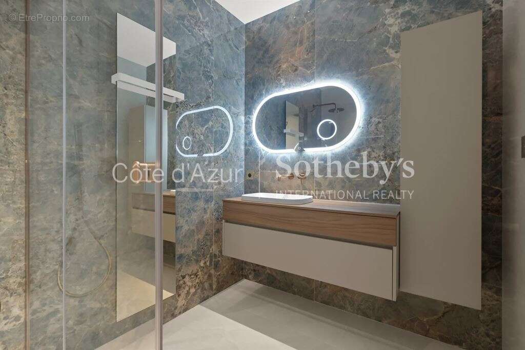 Appartement rénové de 145 m² avec trois suites et vue mer proche Croisette à Cannes - photo 9
