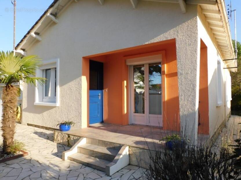 Maison à SAINT-JEAN-D'ANGELY