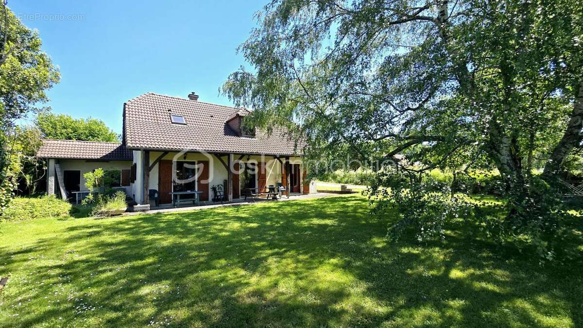 Maison à NAVAILLES-ANGOS