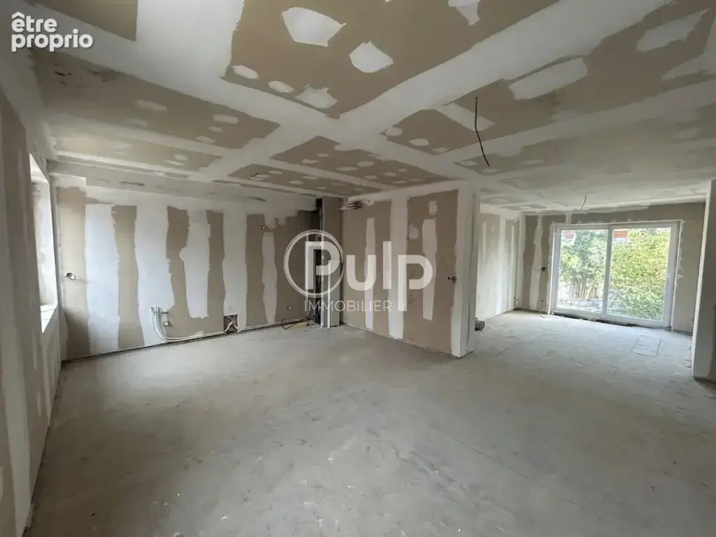 Immeuble de rapport - 2 appartements - Local commercial - Hangar 200 m2 - photo 3