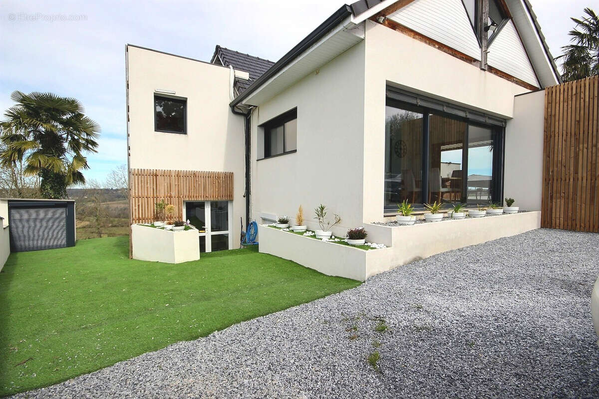 Maison à SERRES-CASTET