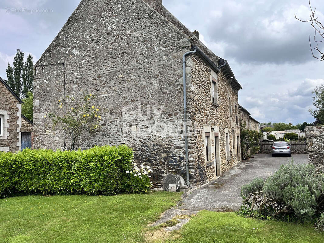Maison à LANGUENAN