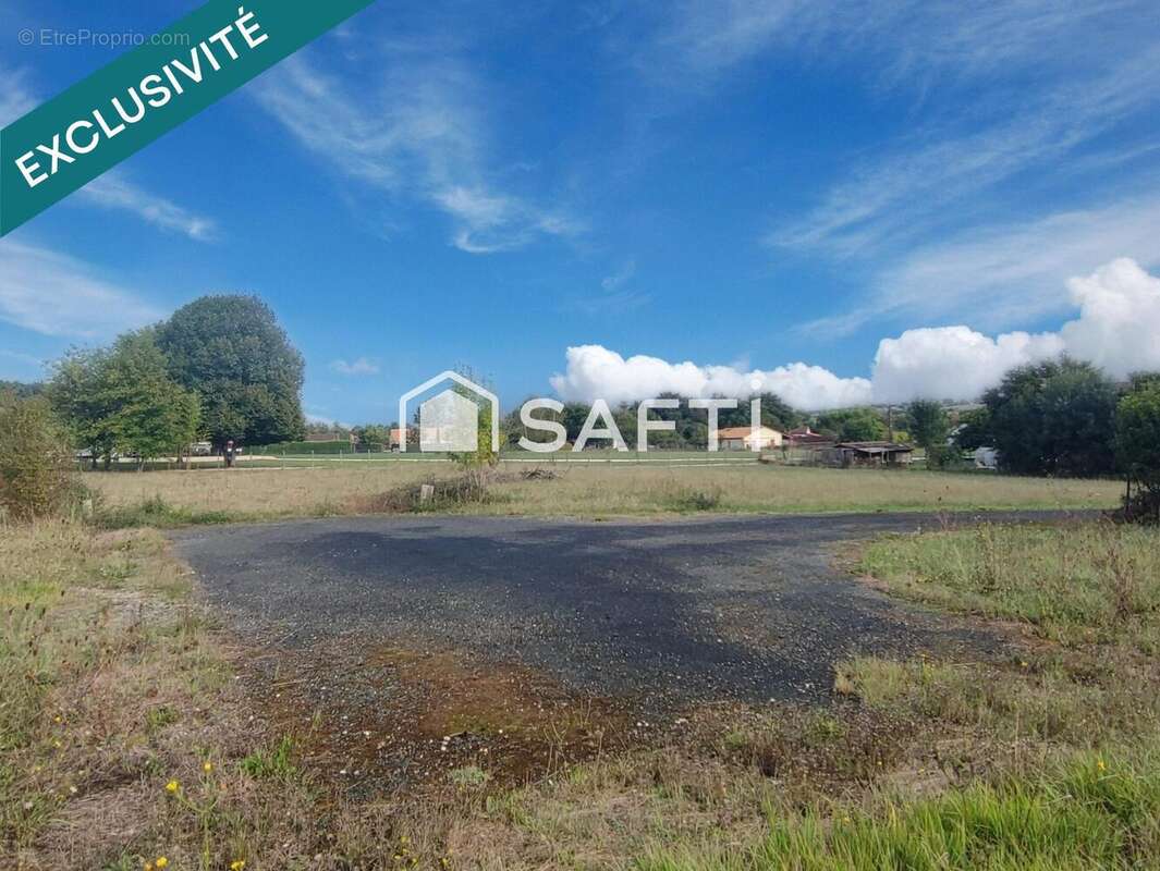 Photo 3 - Terrain à VILLETOUREIX