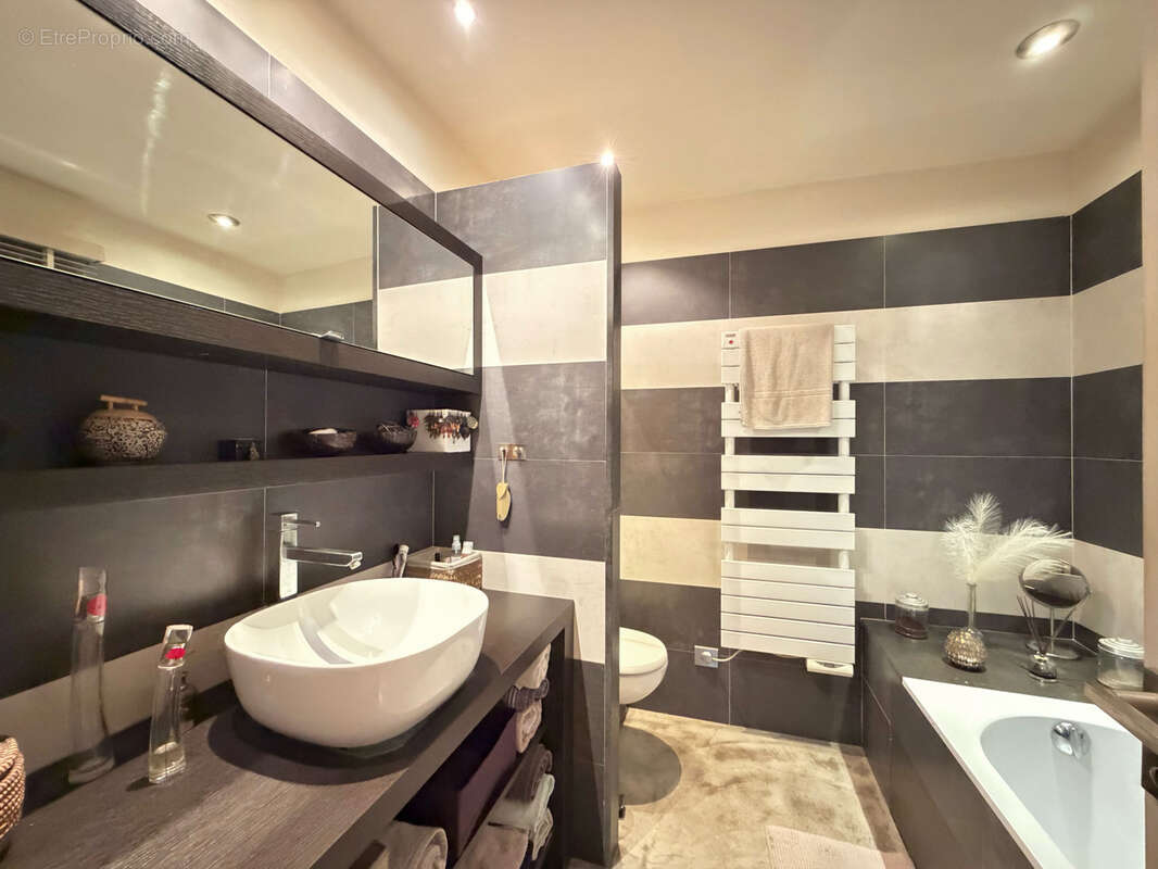 Appartement à MOUANS-SARTOUX