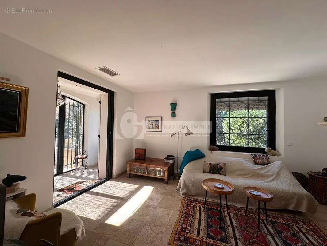 Maison à FONTVIEILLE